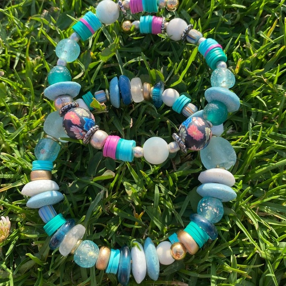 2 handmade beaded Adjustable & Stackable bracelets. Blues,silver, gold, … - Picture 4 of 14